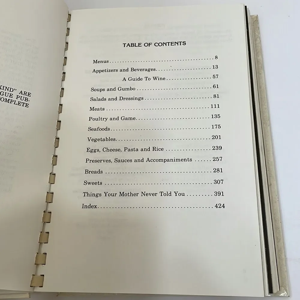 LOT OF TWO VINTAGE JUNIOR LEAGUE SOUTHERN COOKBOOKS‎
